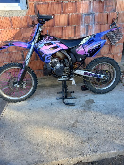 Gas gas 300cc 2t  motor enduro  6 viteze.   Pret 2200 euro sau schimb