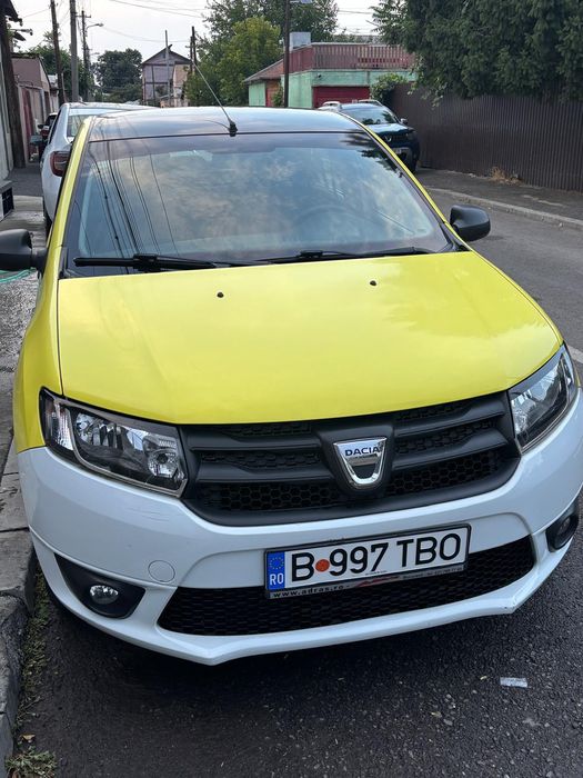 Vând Dacia Logan