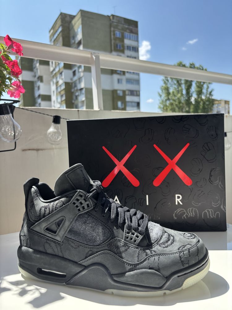 Air Jordan 4 Reto Kaws