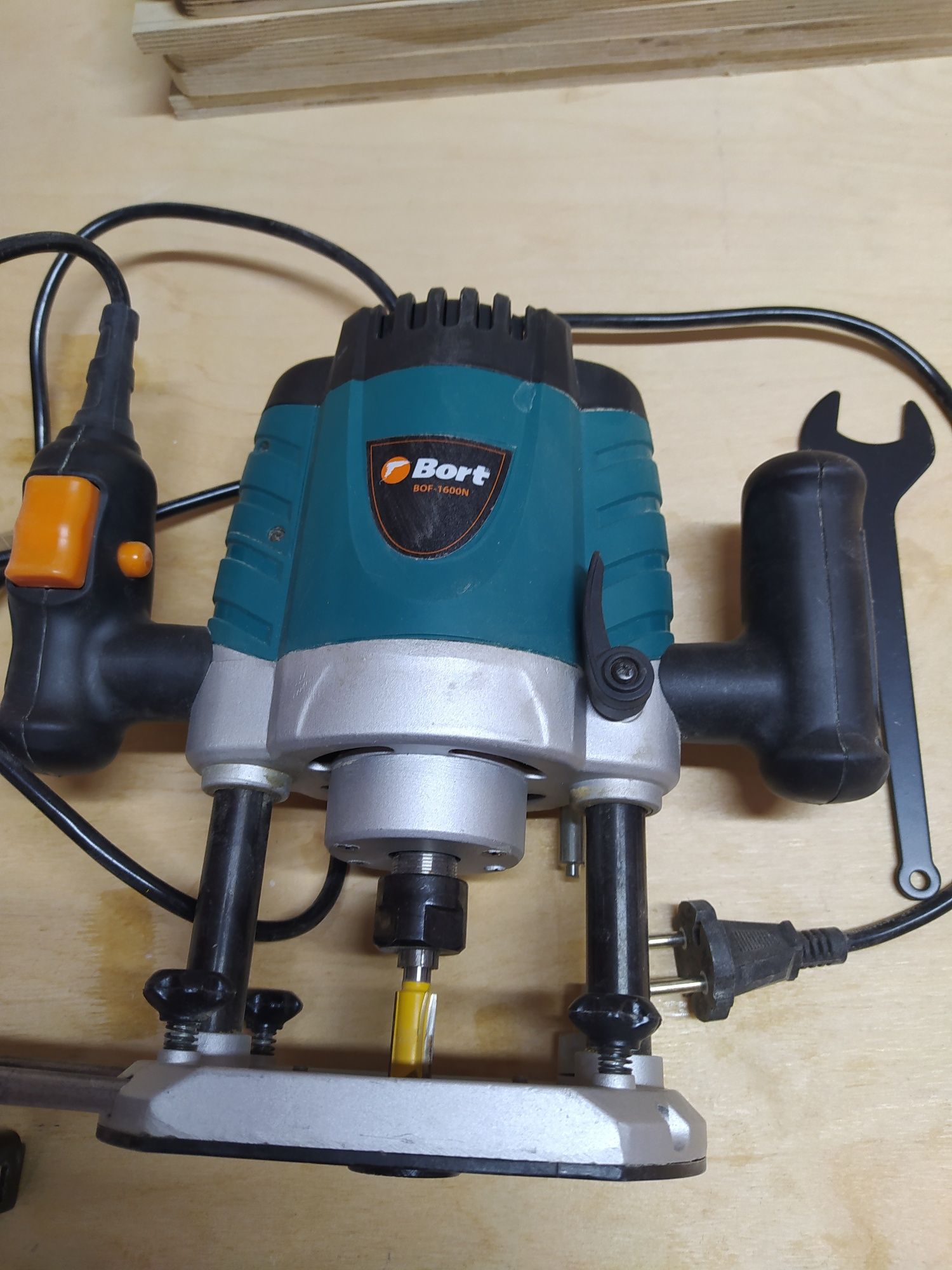 Bort 1600N Фрезер