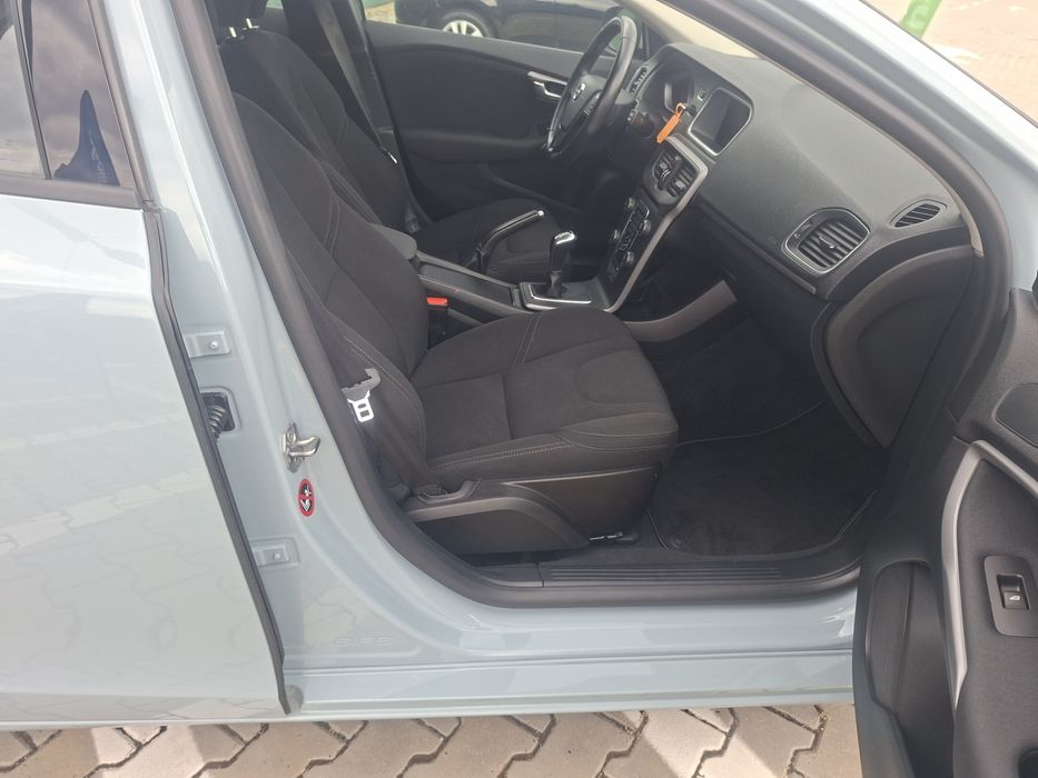 Volvo V40 2.0D 122CP Kinetic