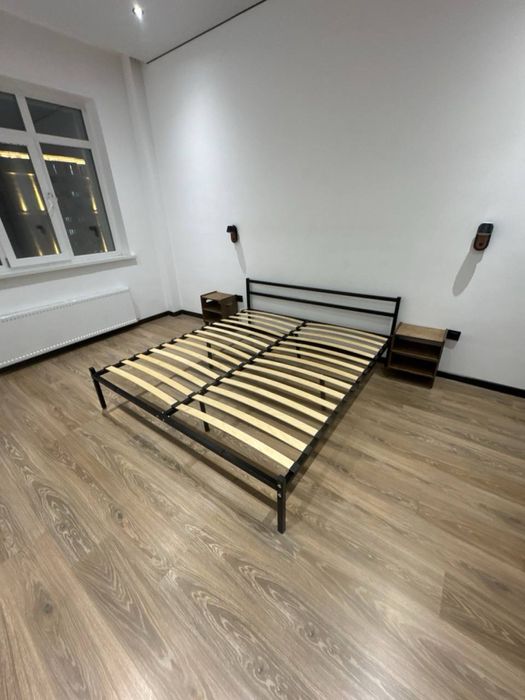 Кровать двуспальная, 180 на 200 (без матраса)