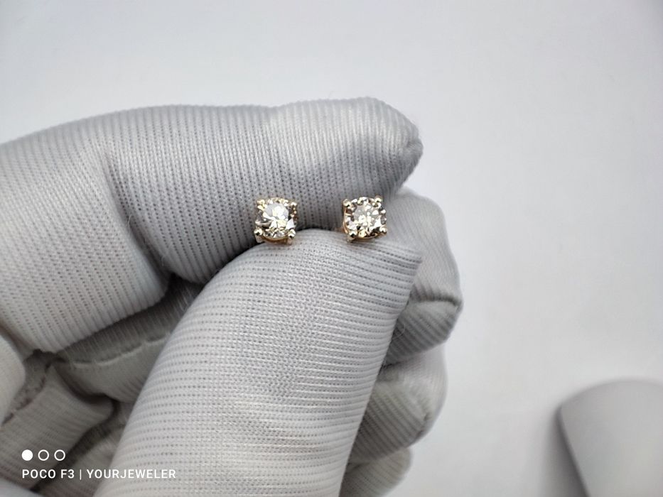 Серьги гвоздики с бриллиантами