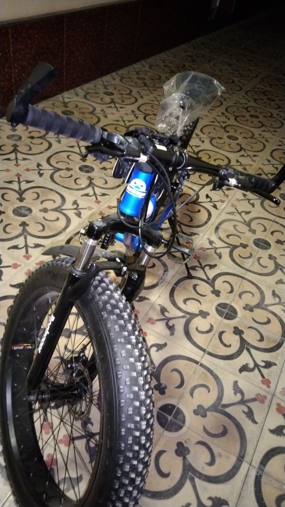 Велосипед сотилади янгидек турибти куп хайдалмаган