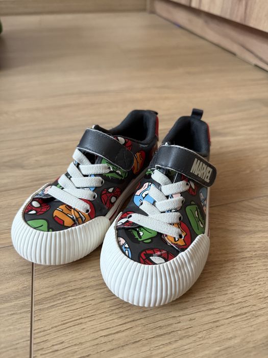 Маратонки HM Marvel