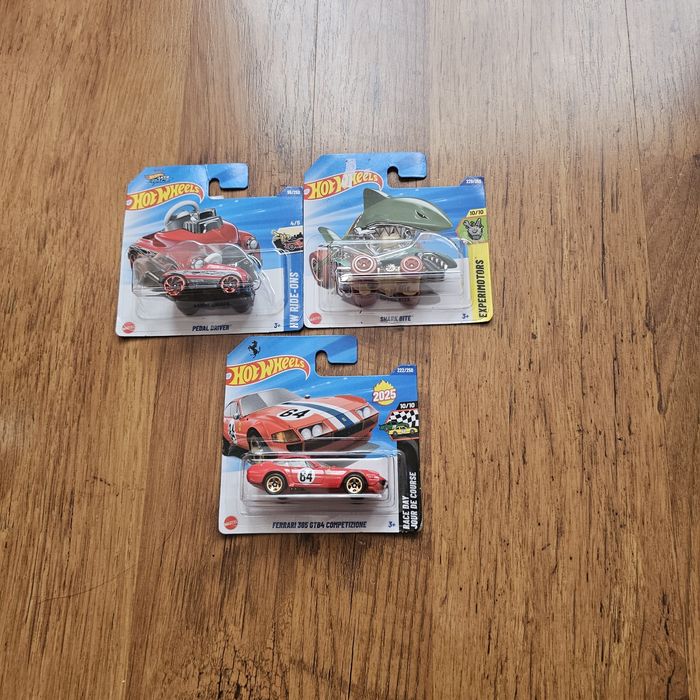 Hot Wheels колички.