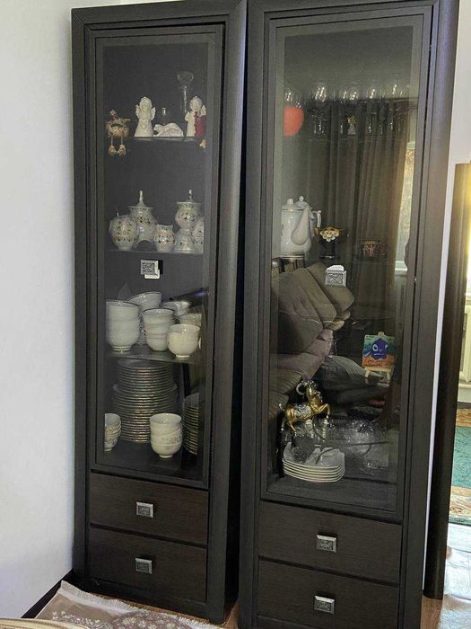 Шкаф-сервант с полками