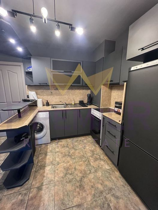 Дава се под наем Двустаен апартамент в Варна, Зимно кино Тракия - 70 кв.м за 561 € - Снимка #1