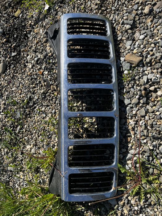 Grila și bara spate cu senzori an 2007 … jeep Grand Cherokee