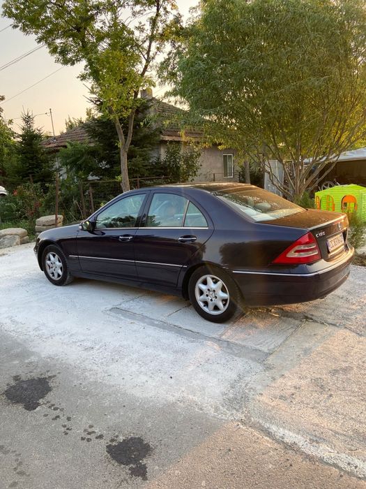 Vând Mercedes C180