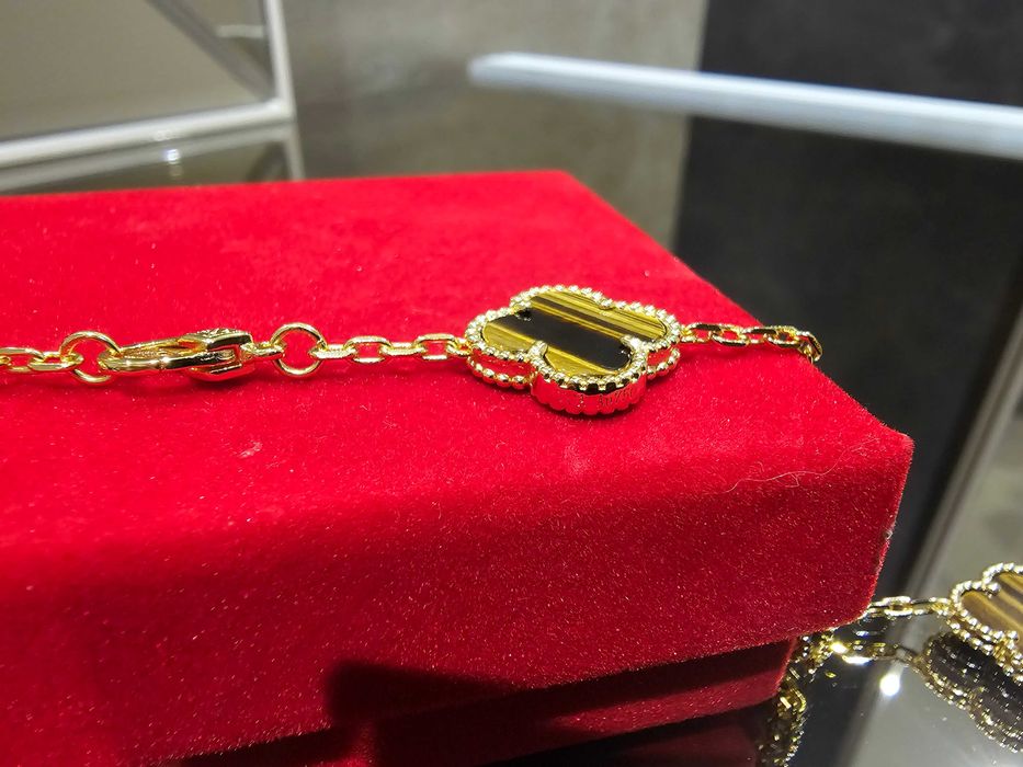 Van Cleef & Arpels VCA Gold Tiger Eye Alhambra 20 Motifs Дамско Колие