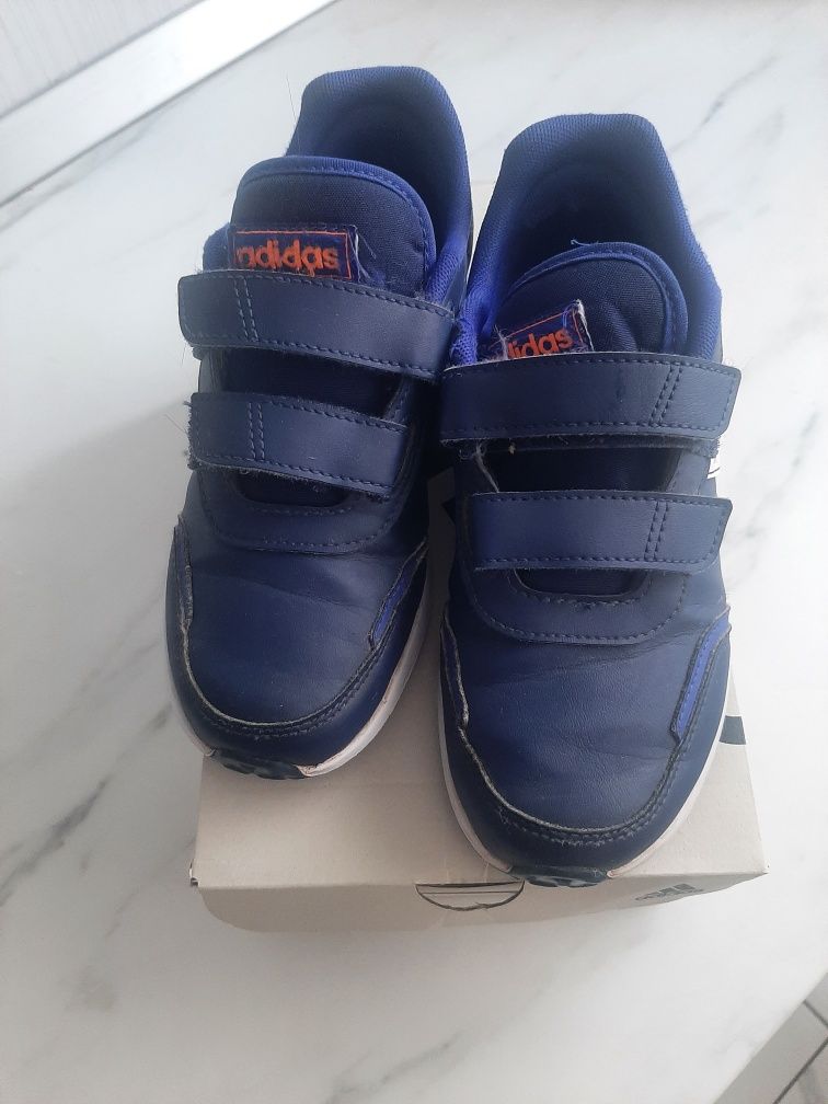 Pantofi dport Adidas , 32