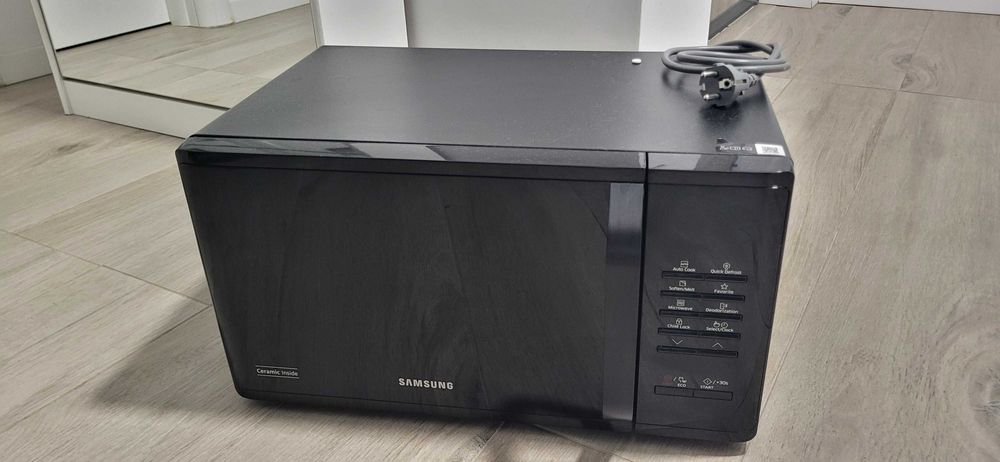 Cuptor cu microunde Samsung ms23k3513ak