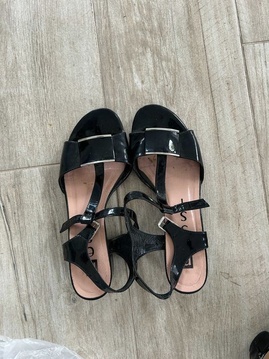 предлагам малко носени обувки размер 38