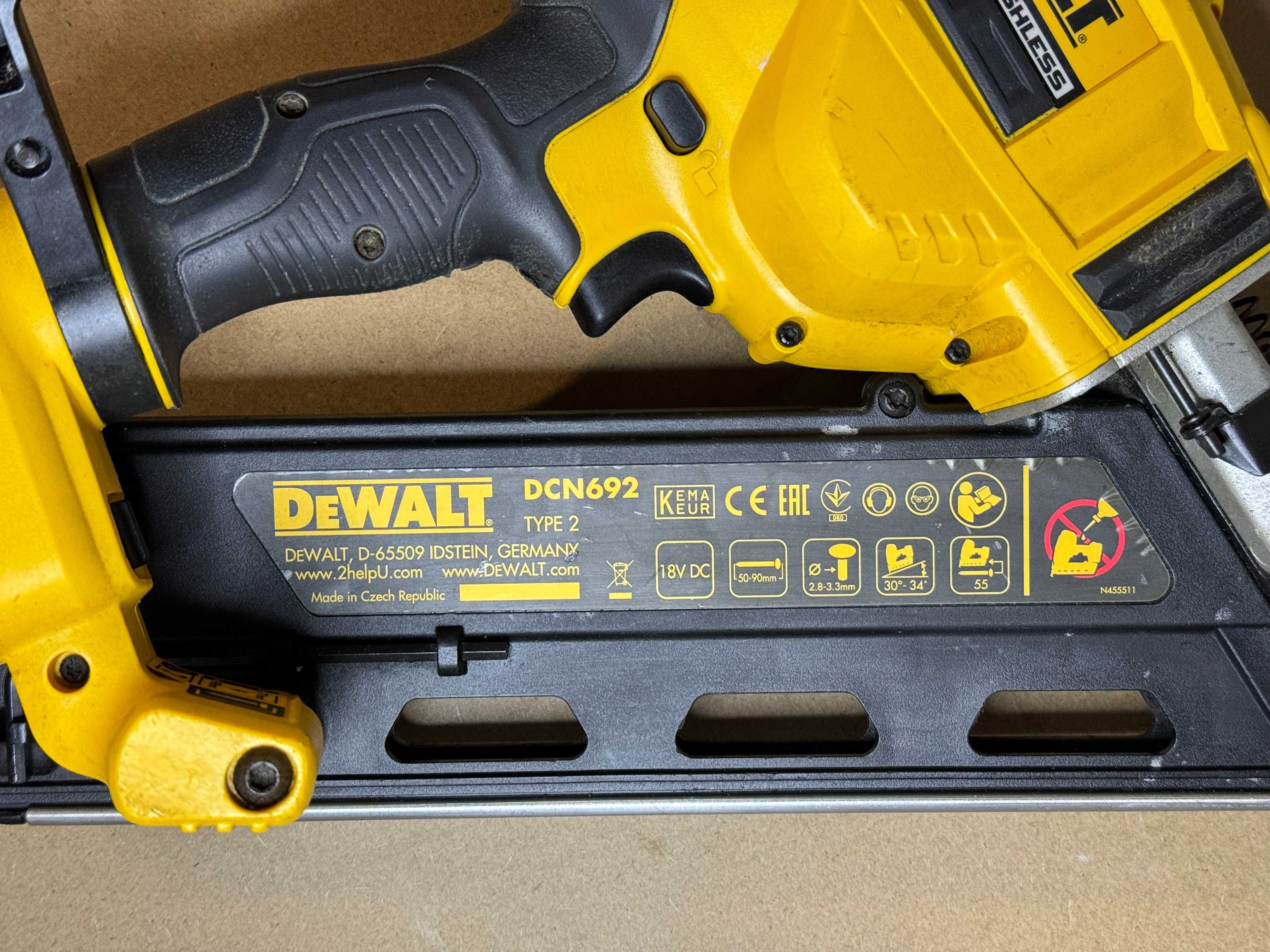 Dewalt Такер DCN692 Type 2