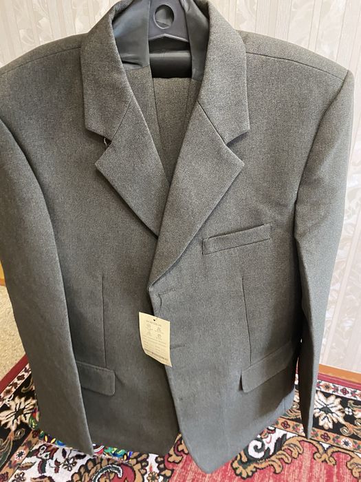 Костюмы мужские новые