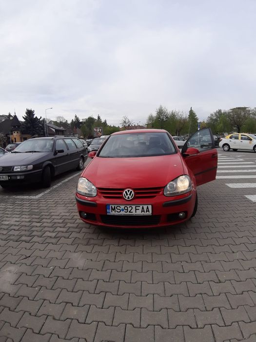 Volkswagen Golf 5 – 1.4 benzină  an 2004
