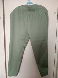 Pantaloni verde deschis