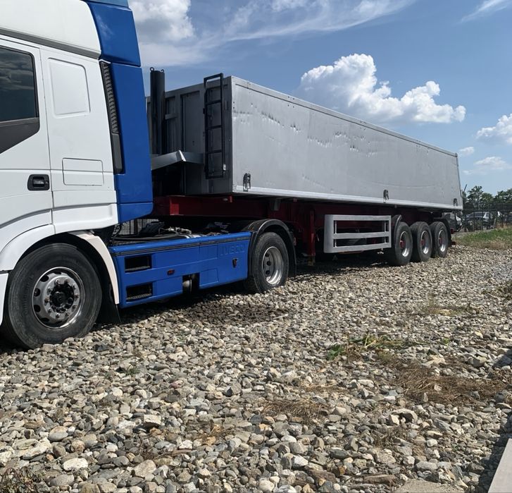 Ansamblu Iveco stralis + semiremorca