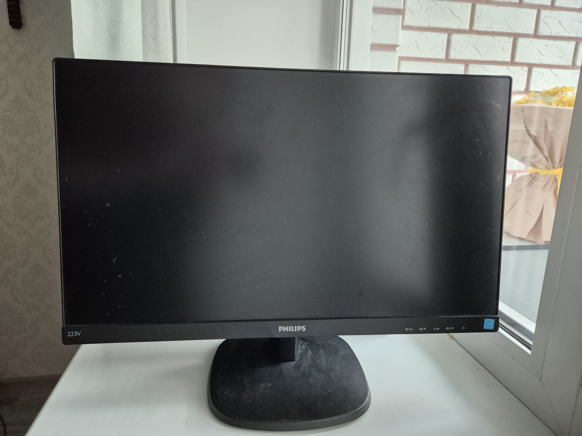 Продам компьютер + монитор Philips 223V (матовый экран)