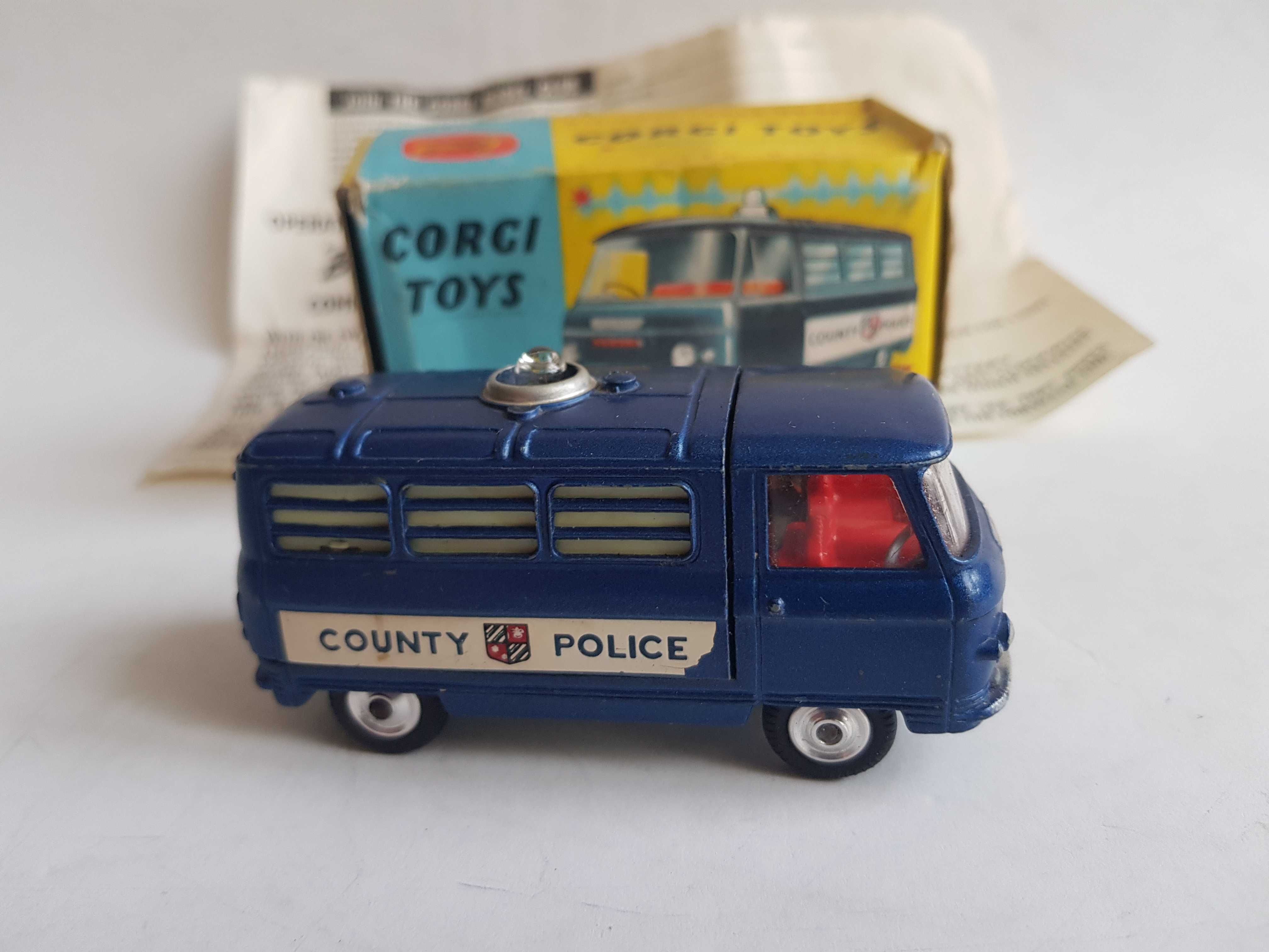 CORGI Toys Commer Police Van играчка излята под налягане.