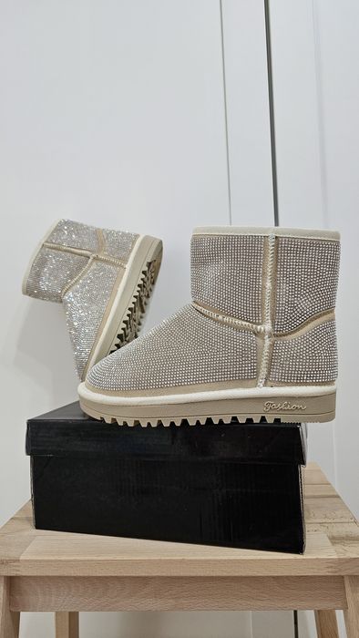 Cizme tip UGG dama pietre sclipitoare Mei Mei marimea 36 - Noi cutie