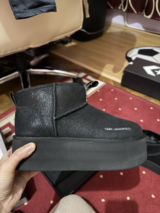 Ghete tip ugg de la Karl Lagerfeld f imblanite noi cu eticheta