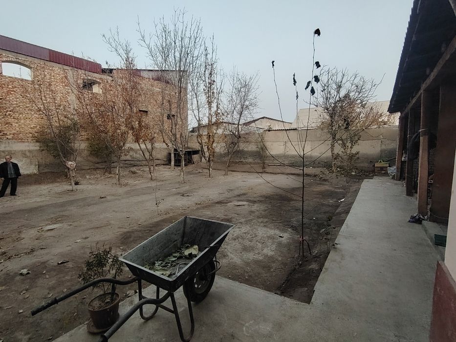 Ермозор Масжид Йонида 4 сотих йер Сотилади