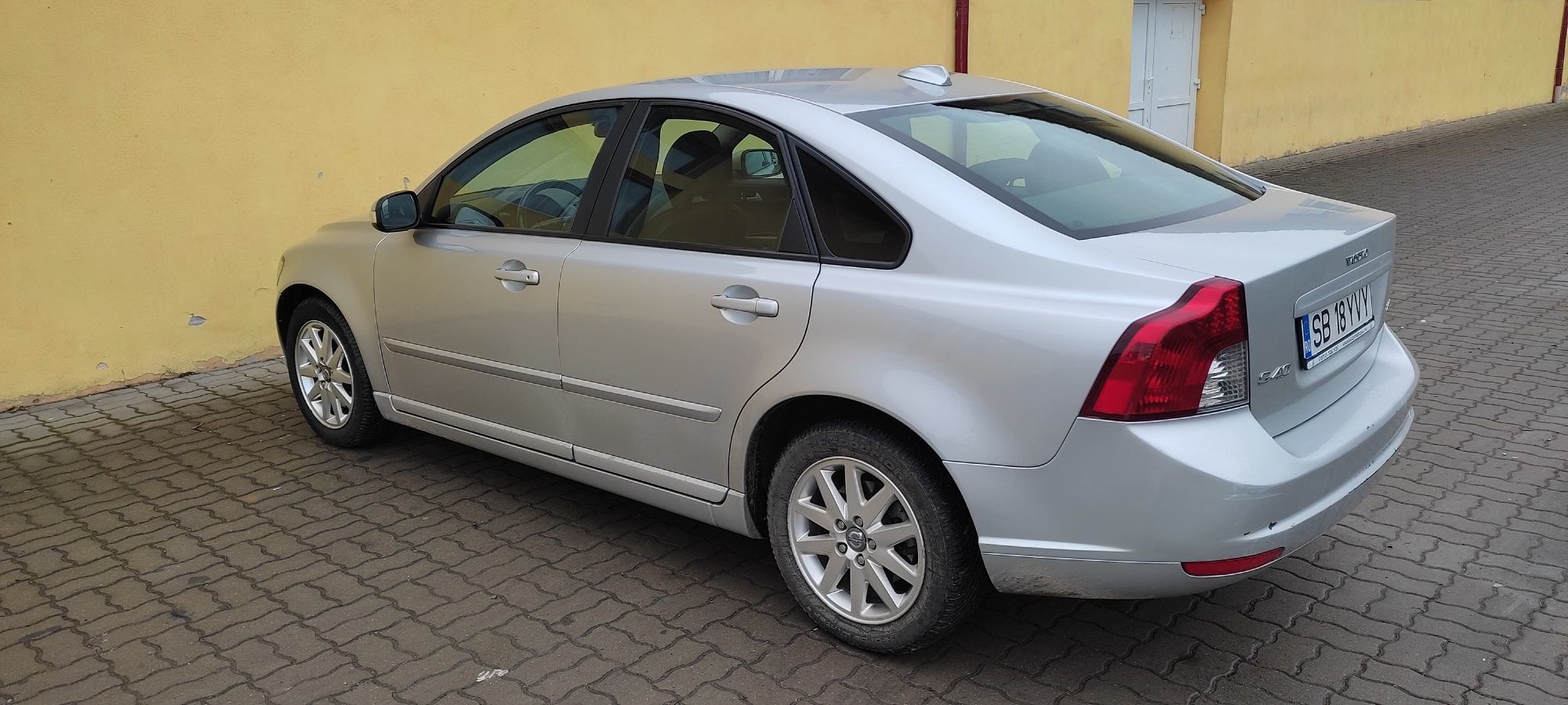 Vând Volvo S40 Facelift 2008, motor 2.0 diesel-MOTOR DEFECT