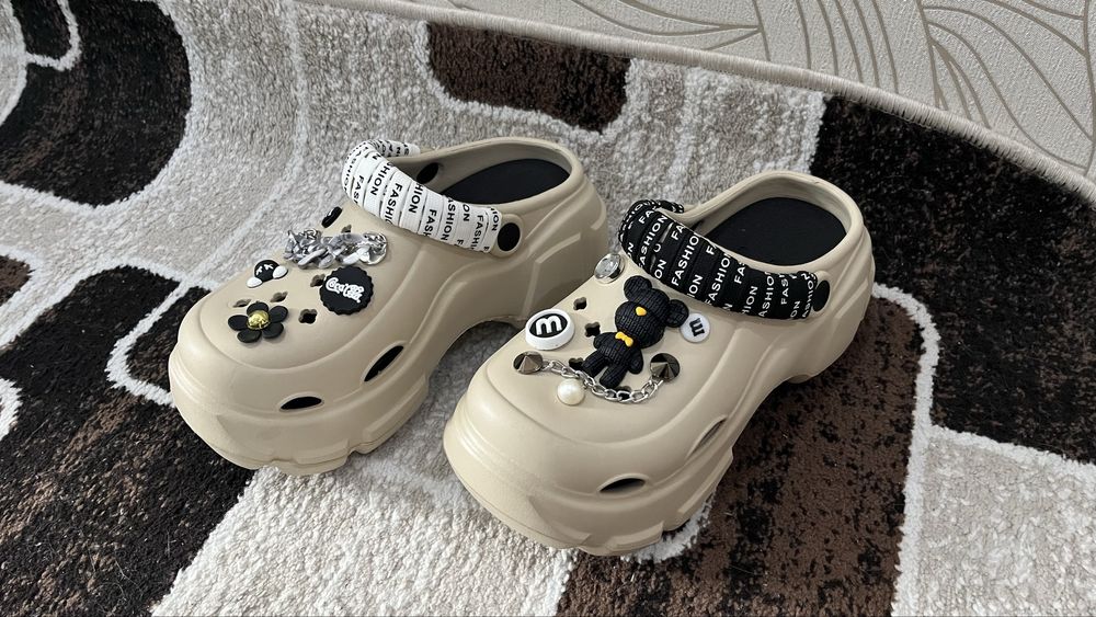 Продам женские медицинские сабо. 7 см платформа.