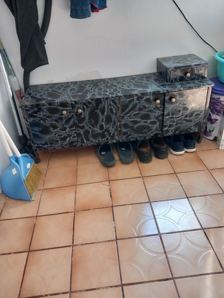 Шкафче за обувки запазено
