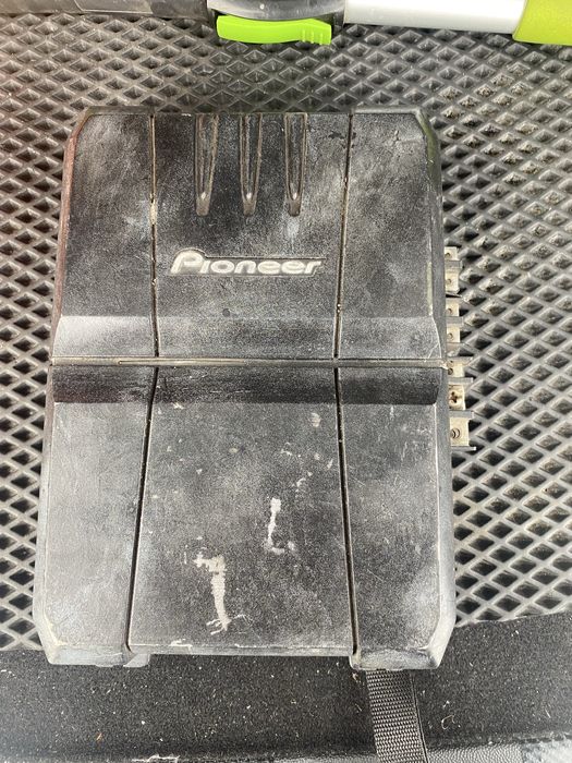 Срочна продам усилитель