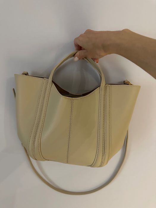 Бежова чанта на Zara