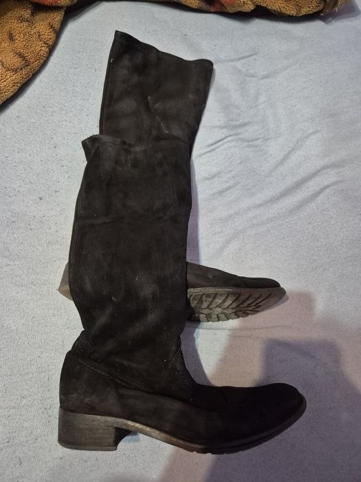 Vând cizme piele întoarsă pt femei.