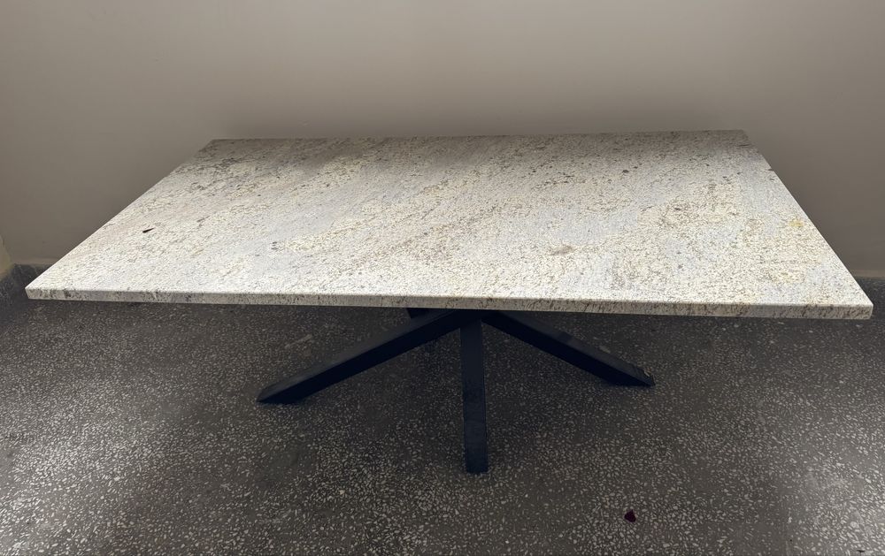 Холна маса от гранитогрес