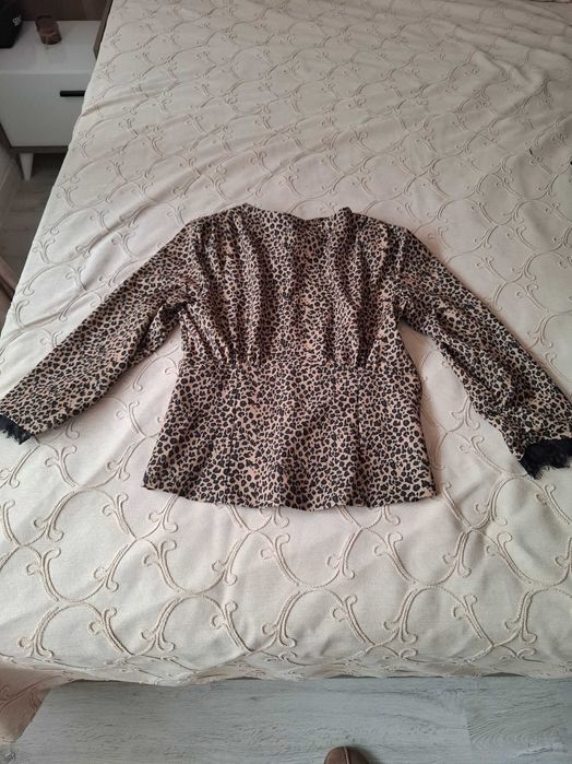 Блуза с дантелки