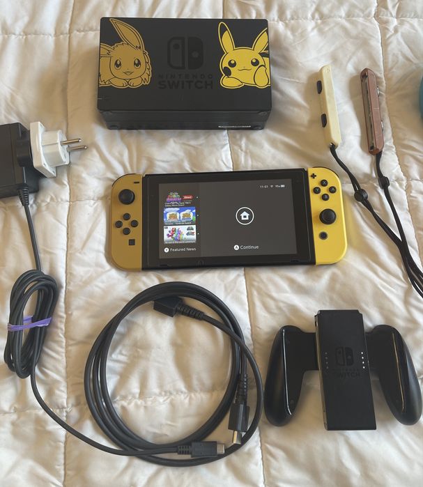 Nintendo Switch Pikachu & Evee Edition голям комплект