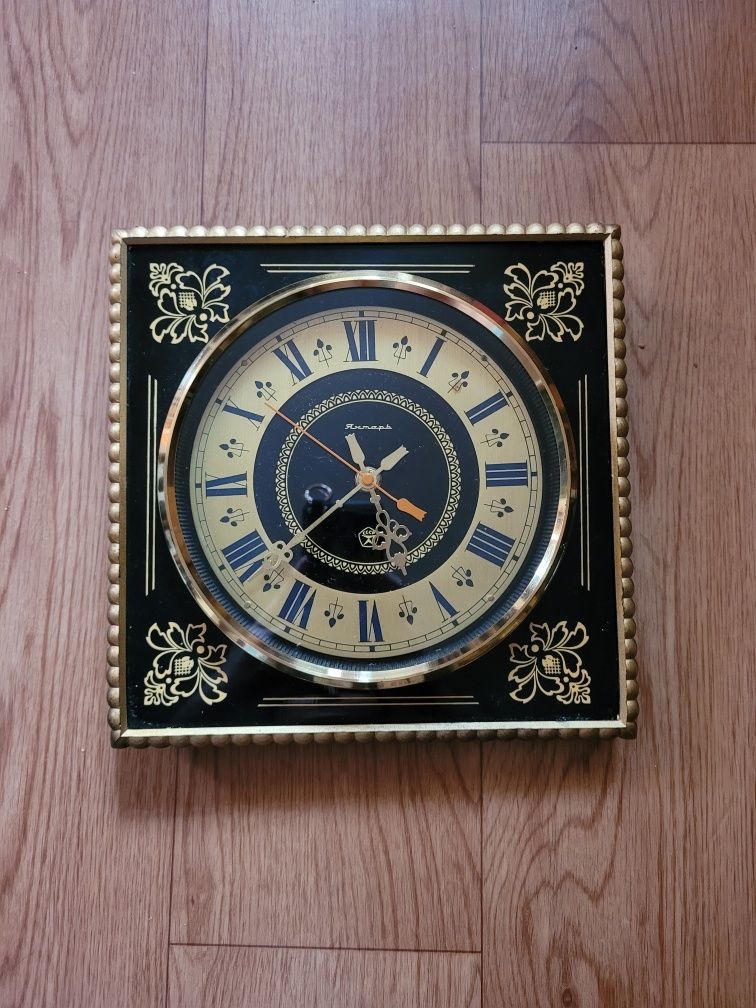 Часы настенные Янтарь времён СССР