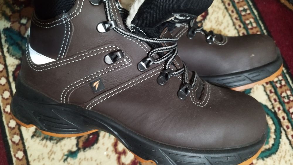 Продам спецобувь