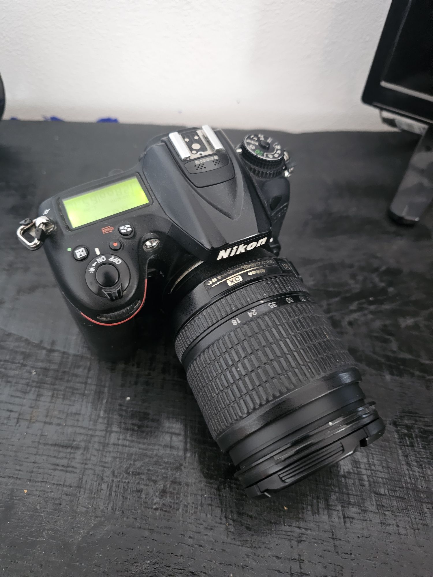 Vând DSLR Nikon d7200