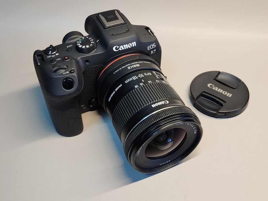 obiectiv Canon EF-S 10-18mm, opțional adaptor EF-RF Meike control ring