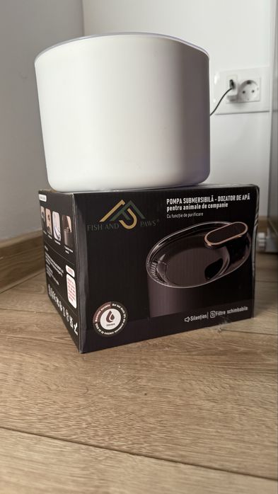 Dispenser fantana apa pt caini si pisici