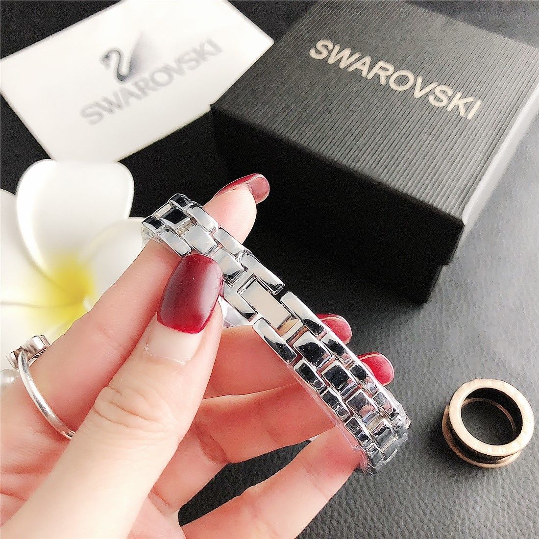Луксозен ръчен дамски часовник Бижу Сваровски, Swarovski стилен