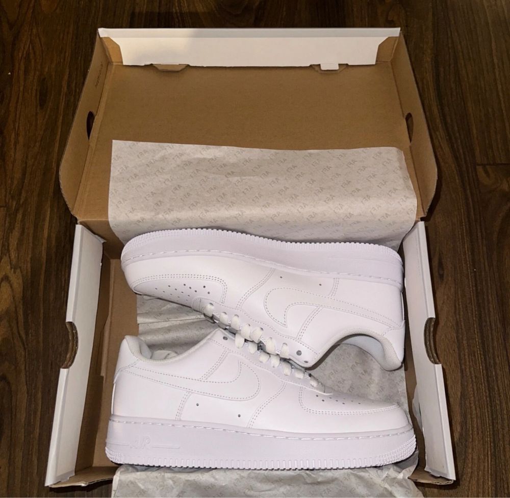 Nike Air Force 1 Triple White Low