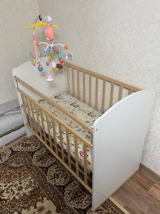 Продам манеж с игрушкой