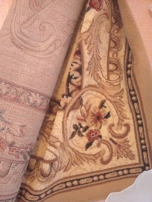 Ковёр Б//у в отличном состоянии