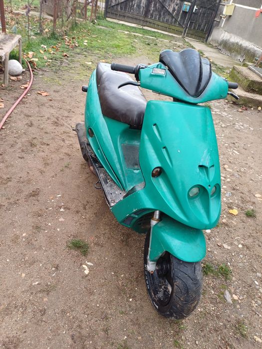 Vand scuter malaguti f 12 de 50cc 800 de leii