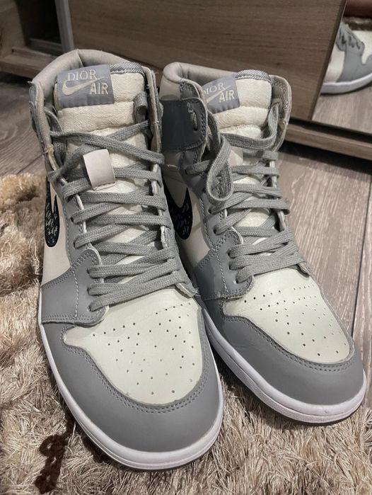 Vând adidași super buni !