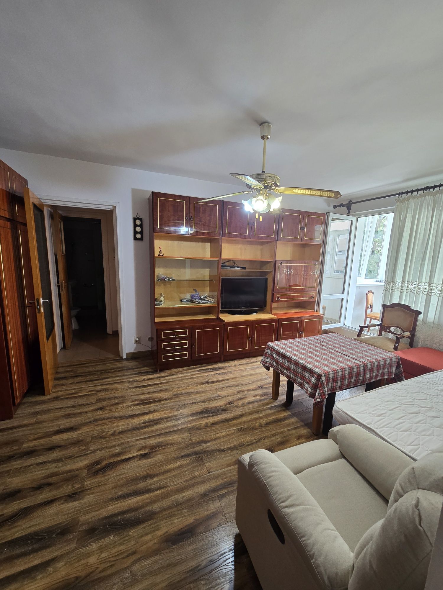 Proprietar inchiriez apartament 2 Camere  metrou N. GRIGORESCU