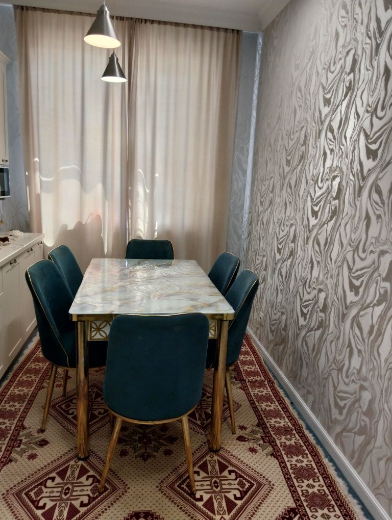 Продам стол и стулья